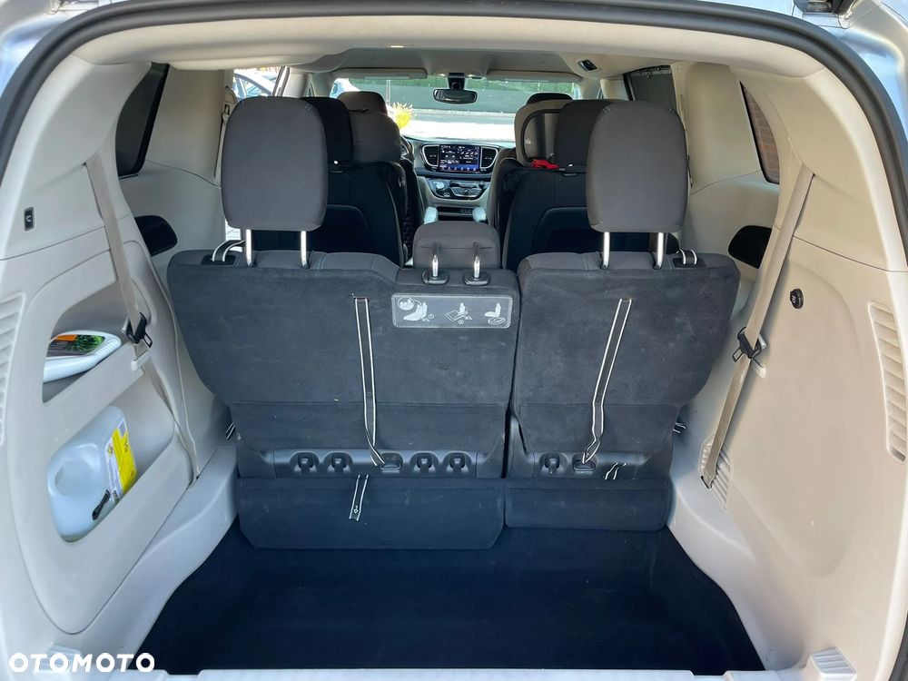 Chrysler Pacifica - 22
