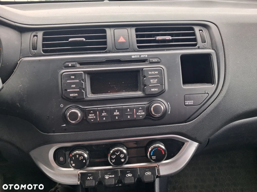 Kia Rio 1.4 M - 9