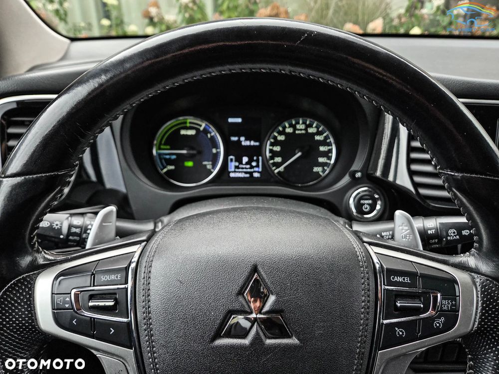 Mitsubishi Outlander 2.4 4WD Plug-In Hybrid Plus - 22