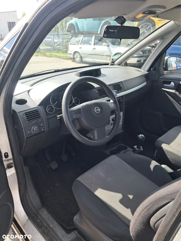 Opel Meriva 1.6 16V (Essentia) - 9