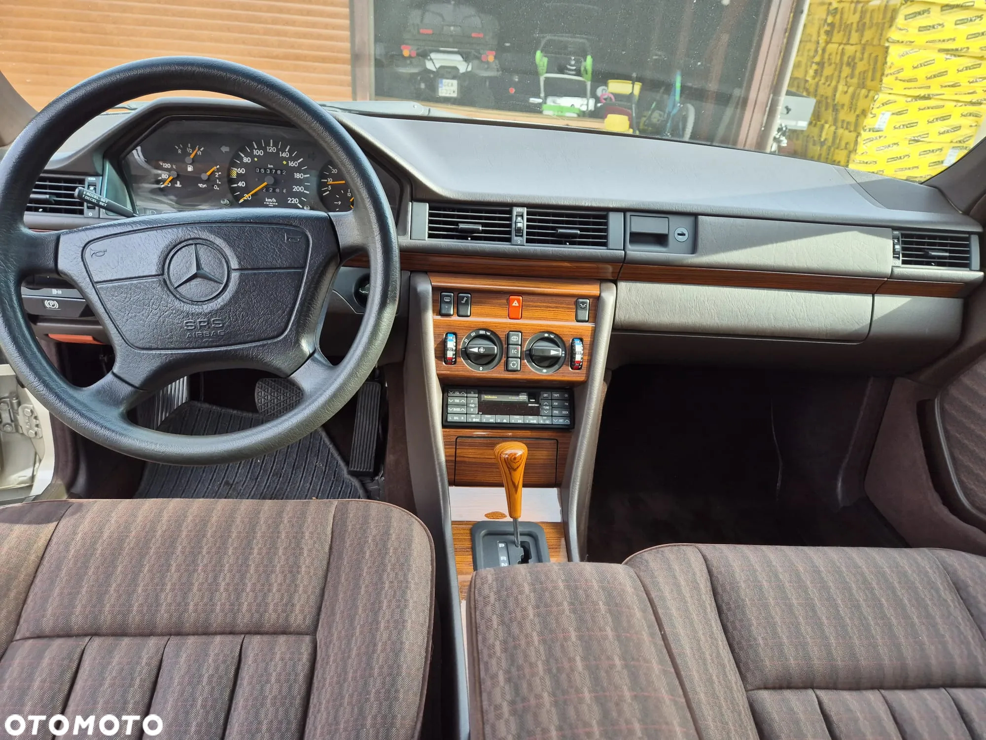 Mercedes-Benz W124 (1984-1993) - 10