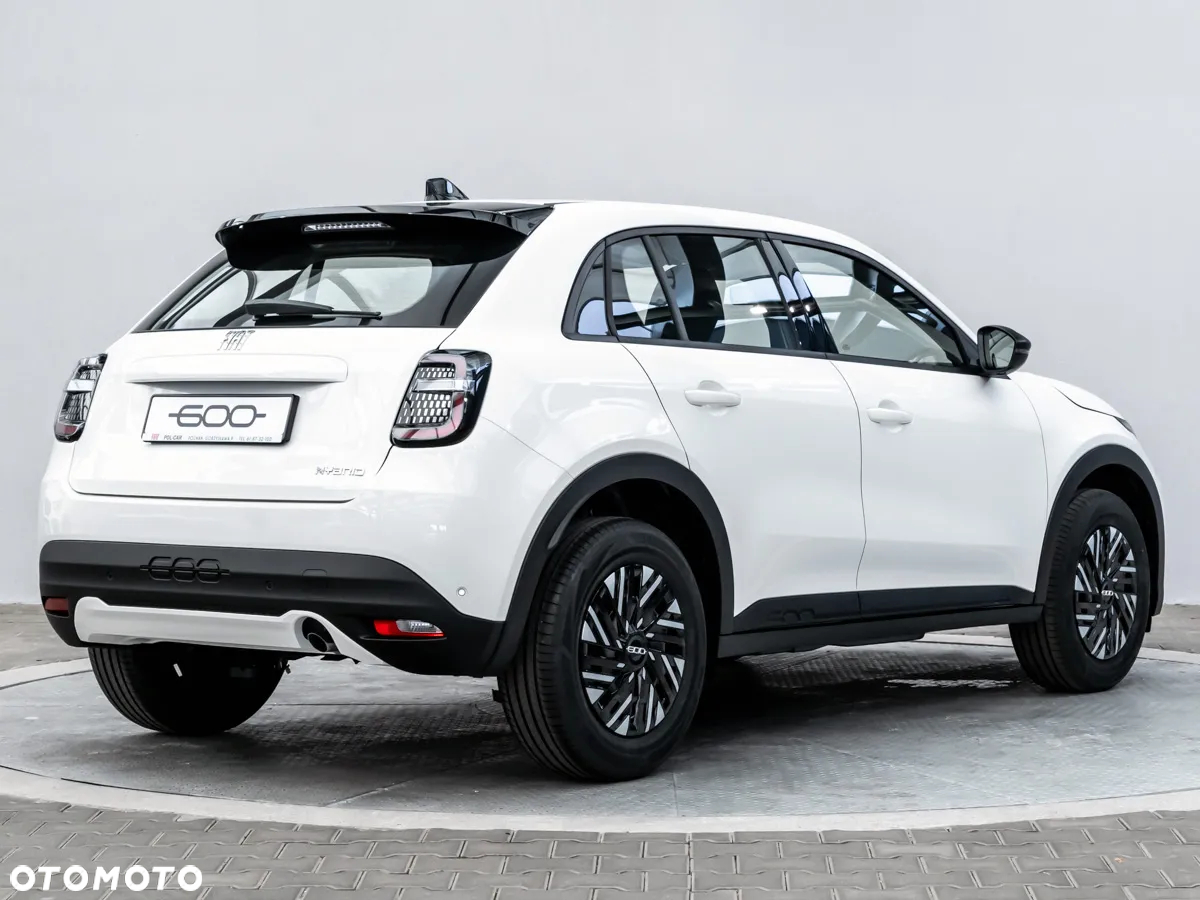 Fiat 600 1.2 Turbo Hybrid eDCT - 6