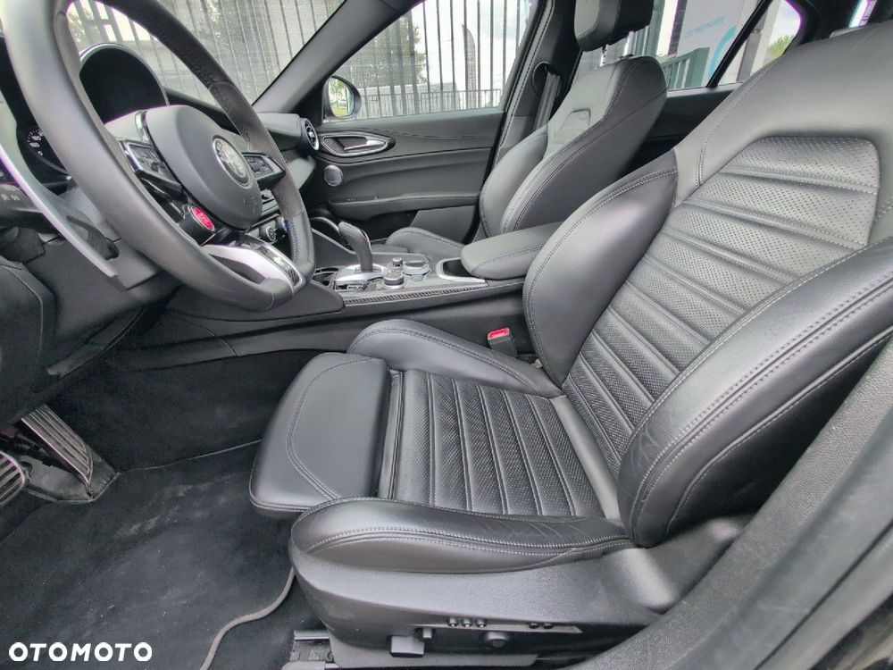Alfa Romeo Giulia 2.9 Bi Turbo V6 Quadrifoglio - 9
