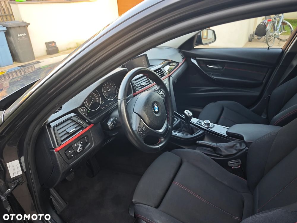 BMW Seria 3 328i M Sport - 10
