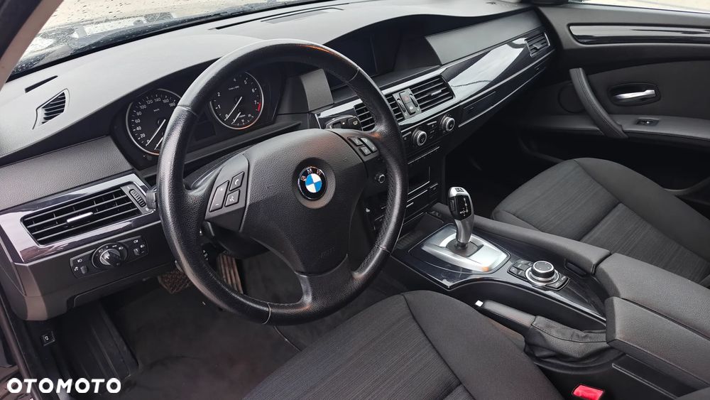 BMW Seria 5 520i - 17
