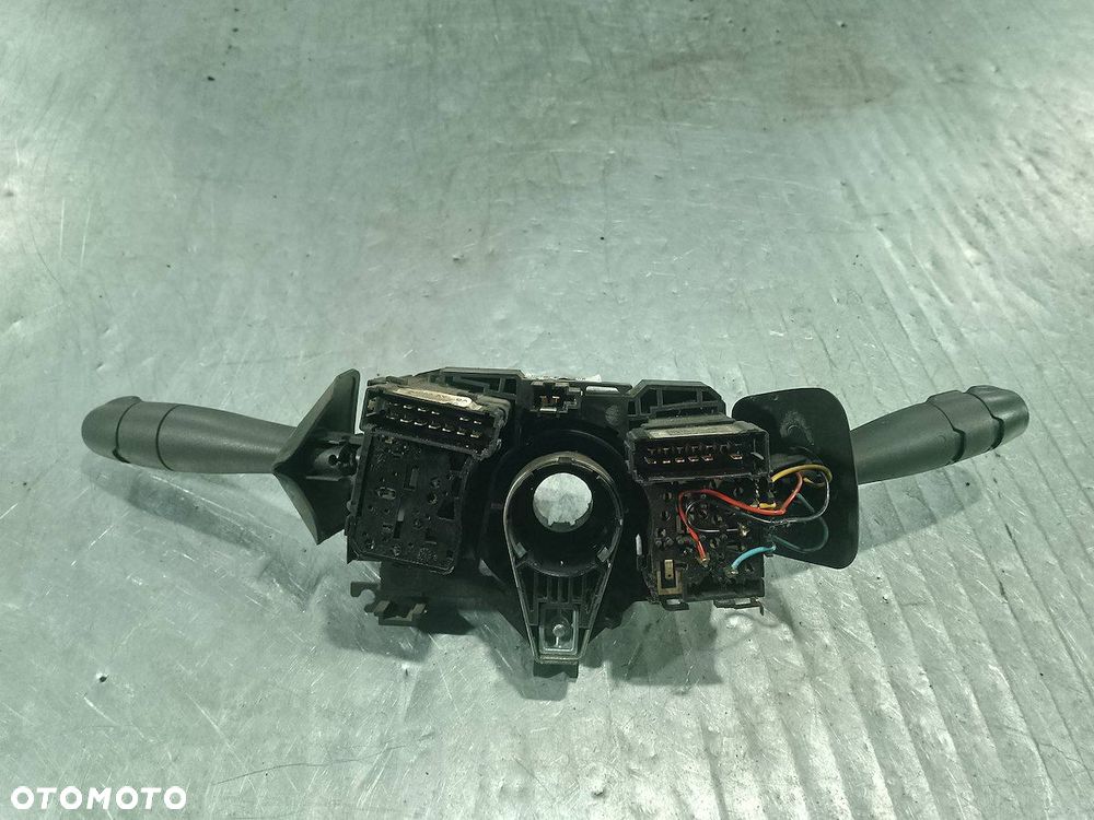 PRZEŁĄCZNIK ZESPOLONY DACIA SANDERO I 8200792584S 1.2 16V - 8