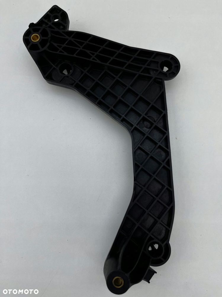 AUDI A3 8Y WSPORNIK MOCOWANIE FILTRA POWIETRZA 8Y0129671 - 2