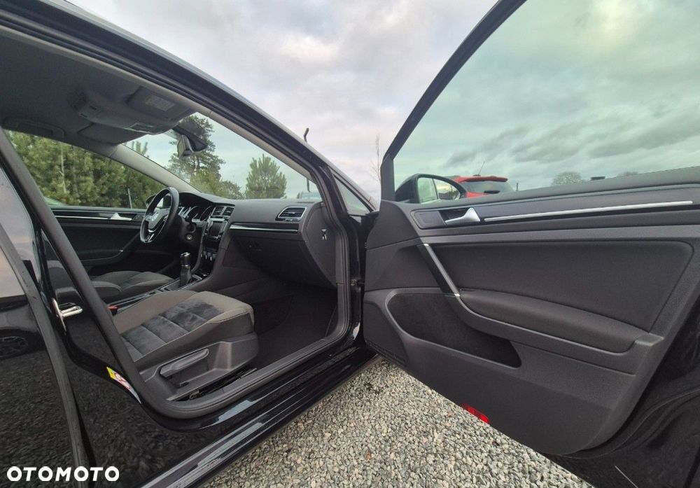 Volkswagen Golf - 10