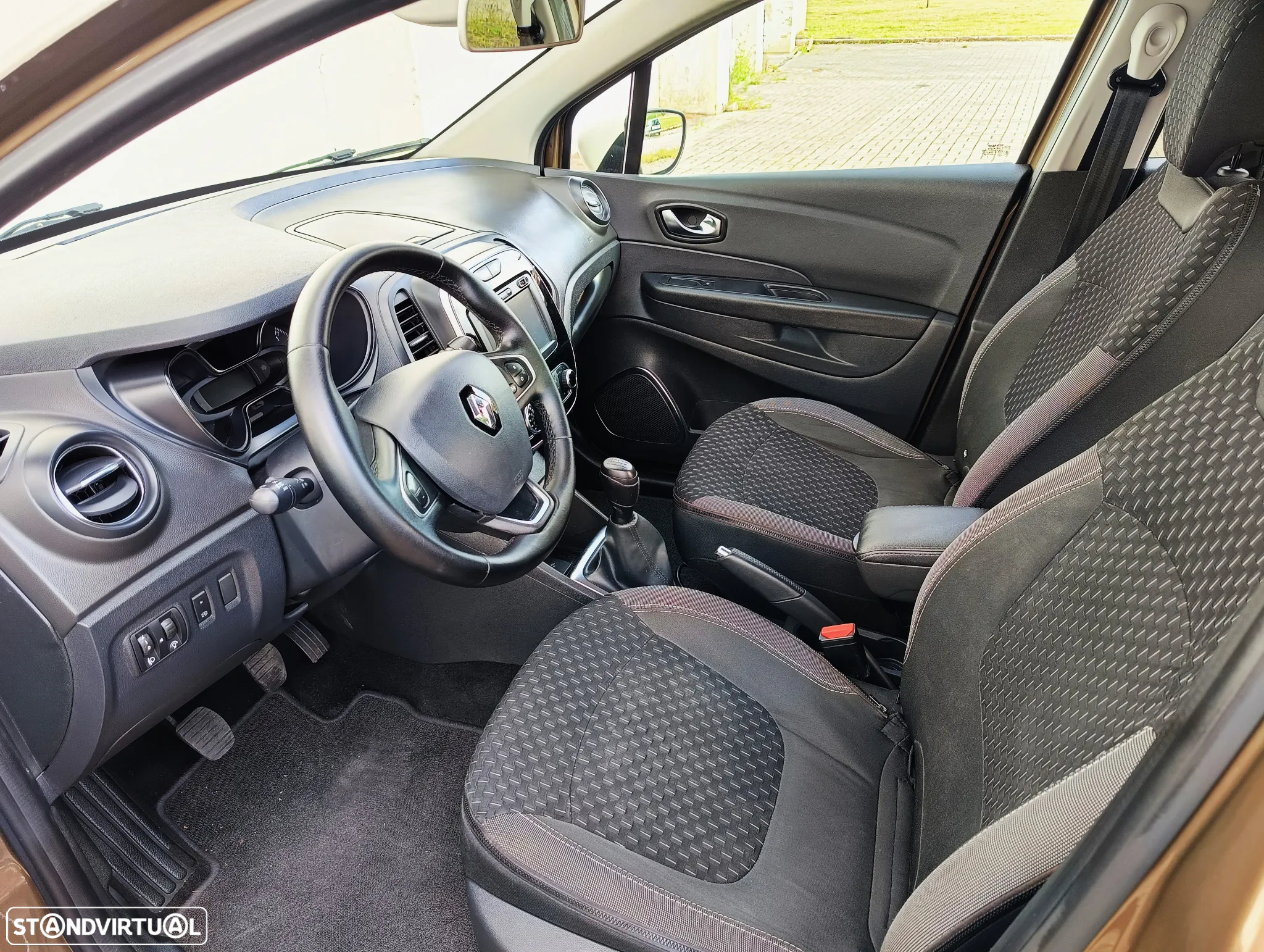 Renault Captur 1.5 dCi Exclusive C/Pneu - 8