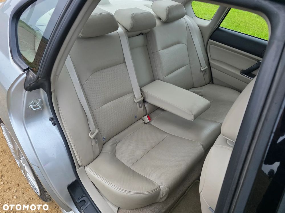 Subaru Legacy - 15