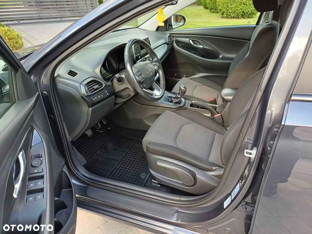 Hyundai i30 1.5 DPI Classic + - 31