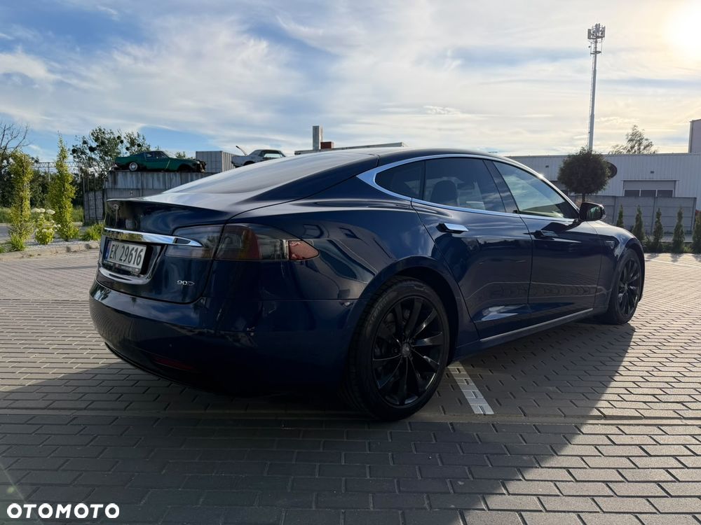 Tesla Model S - 6