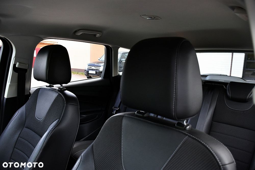 Ford Kuga 2.0 TDCi 2x4 Titanium - 34