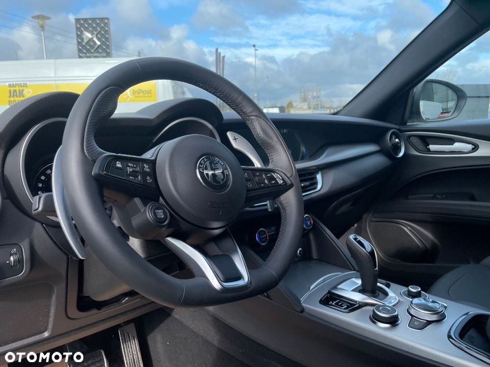 Alfa Romeo Stelvio - 12