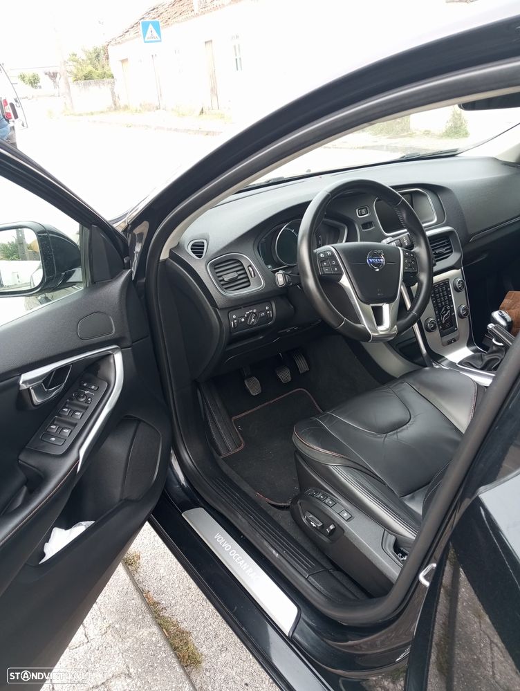 Volvo V40 1.6 D2 R-Design Summum - 11