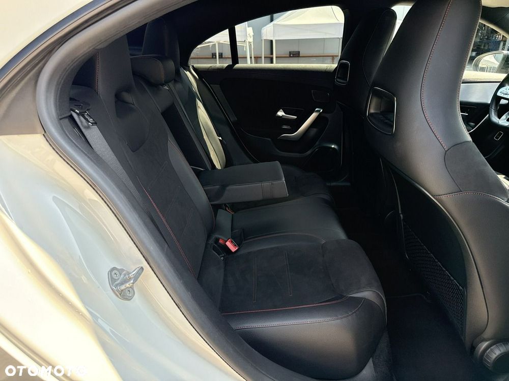 Mercedes-Benz CLA 200 7G-DCT - 19