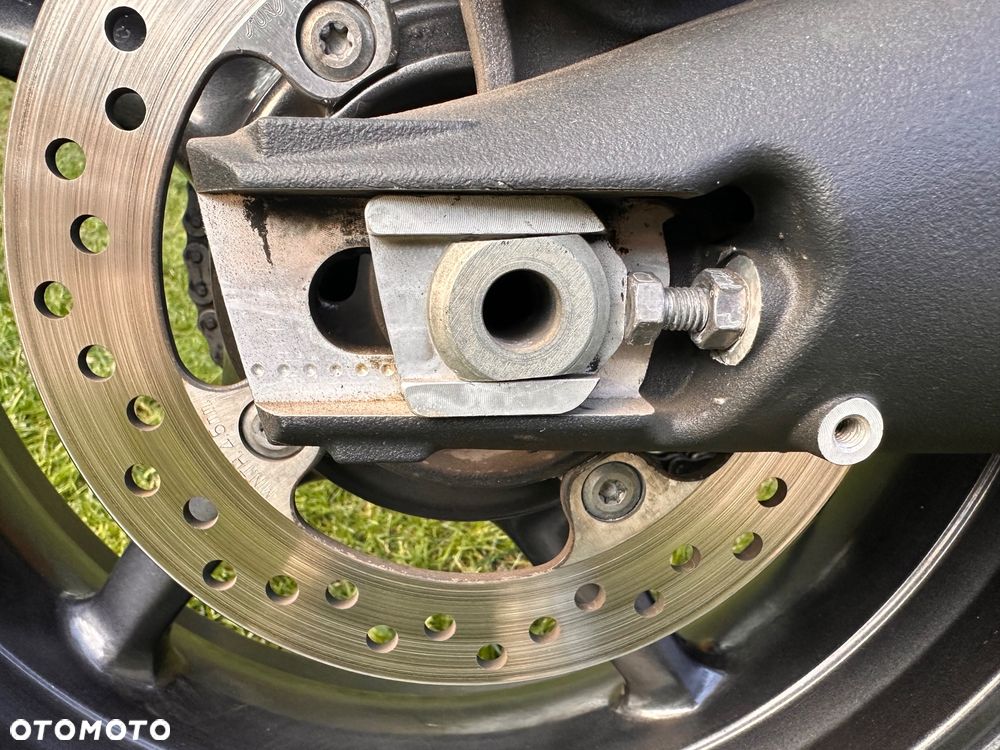 Triumph Street Triple - 13