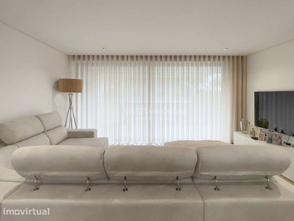 Apartamento T3 Semi Novo, com varanda/terraço e lugar de garagem - Grande imagem: 3/14