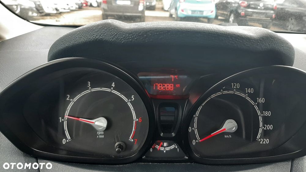 Ford Fiesta 1.4 Trend EU5 - 12