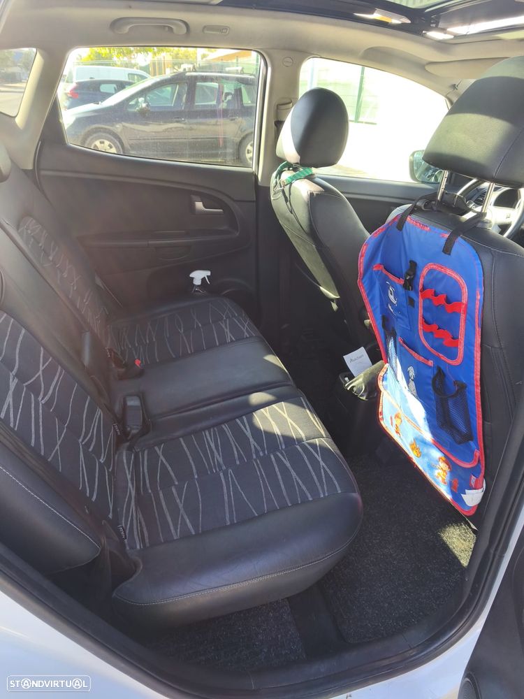 Kia Venga 1.4 CRDi TX ISG - 23