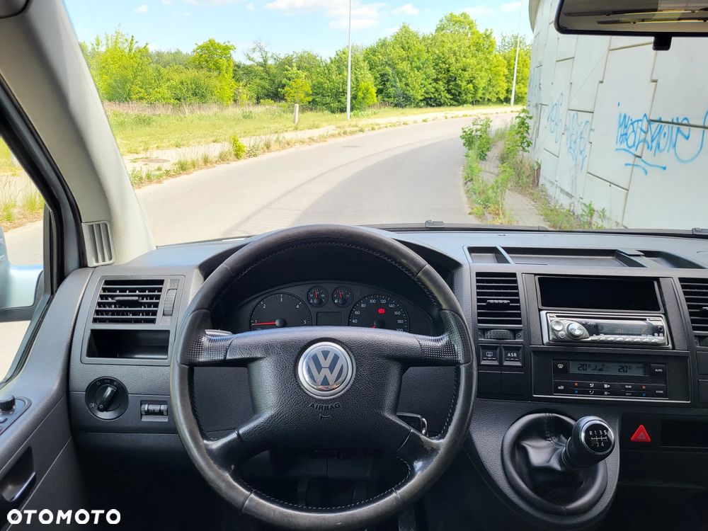 Volkswagen Caravelle - 9