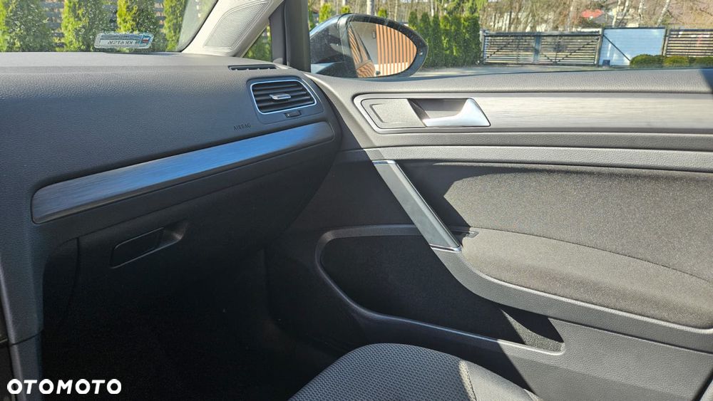 Volkswagen Golf - 10