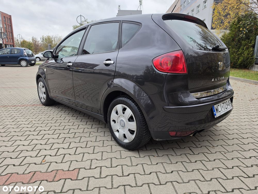 Seat Altea 2004 photo 2