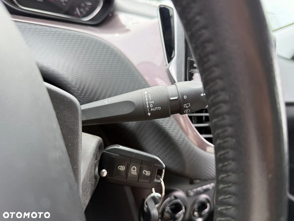 Peugeot 2008 PureTech 82 Allure - 17
