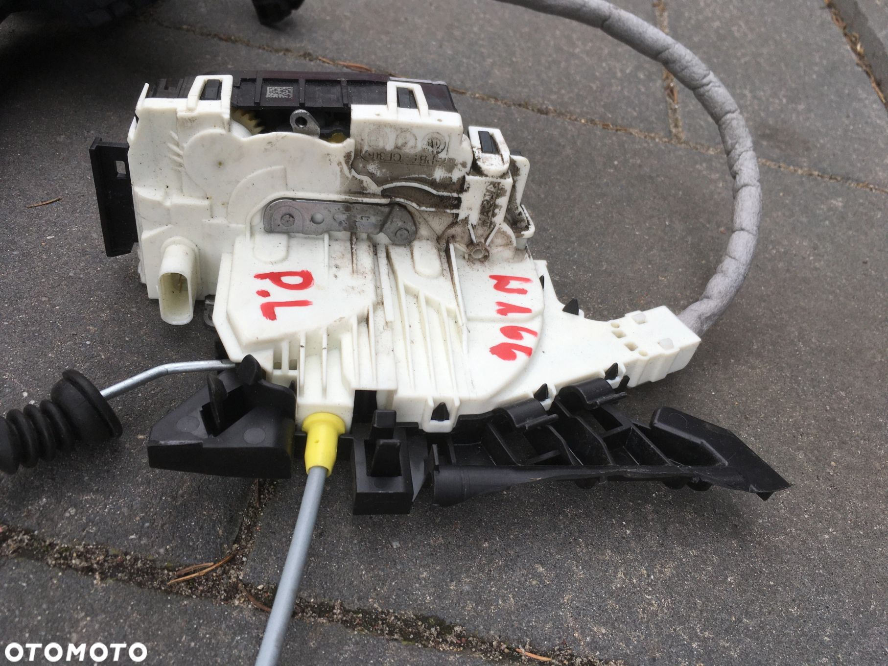 MERCEDES W166 ZAMEK DRZWI LEWY PRZÓD A2047601534 - 2