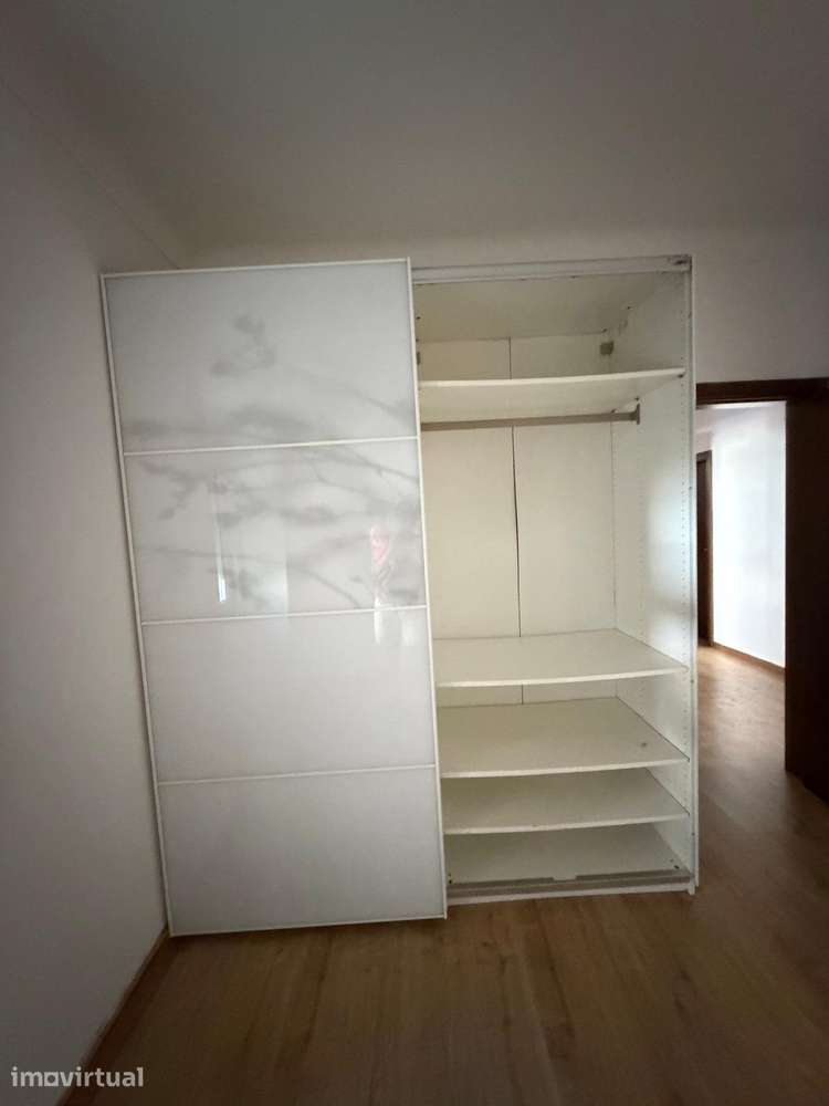 T2 com varanda e lavandaria, pronto a habitar - Grande imagem: 5/9