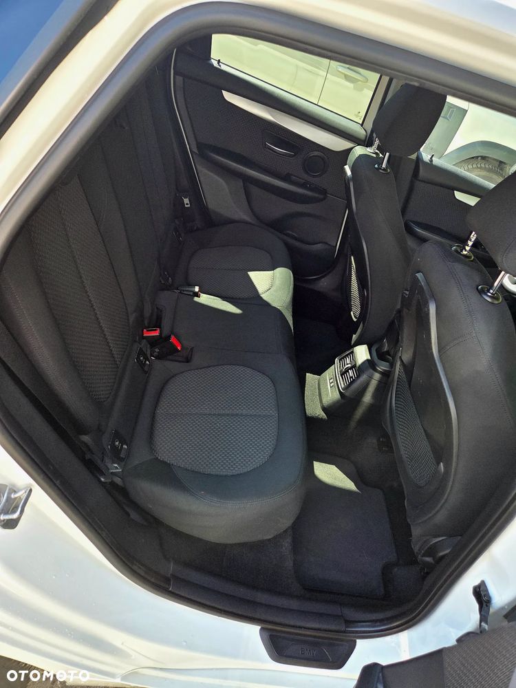 BMW Seria 2 218d - 10