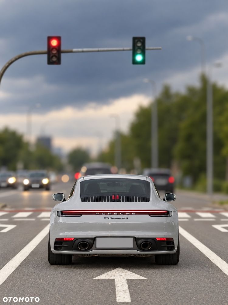 Porsche 911 Carrera 4S - 12