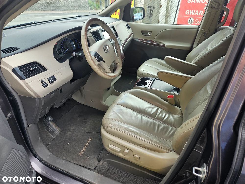 Toyota Sienna 3.5 V6 - 7