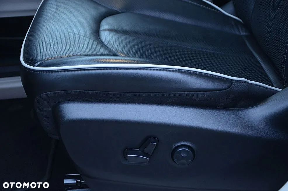 Chrysler Pacifica - 11