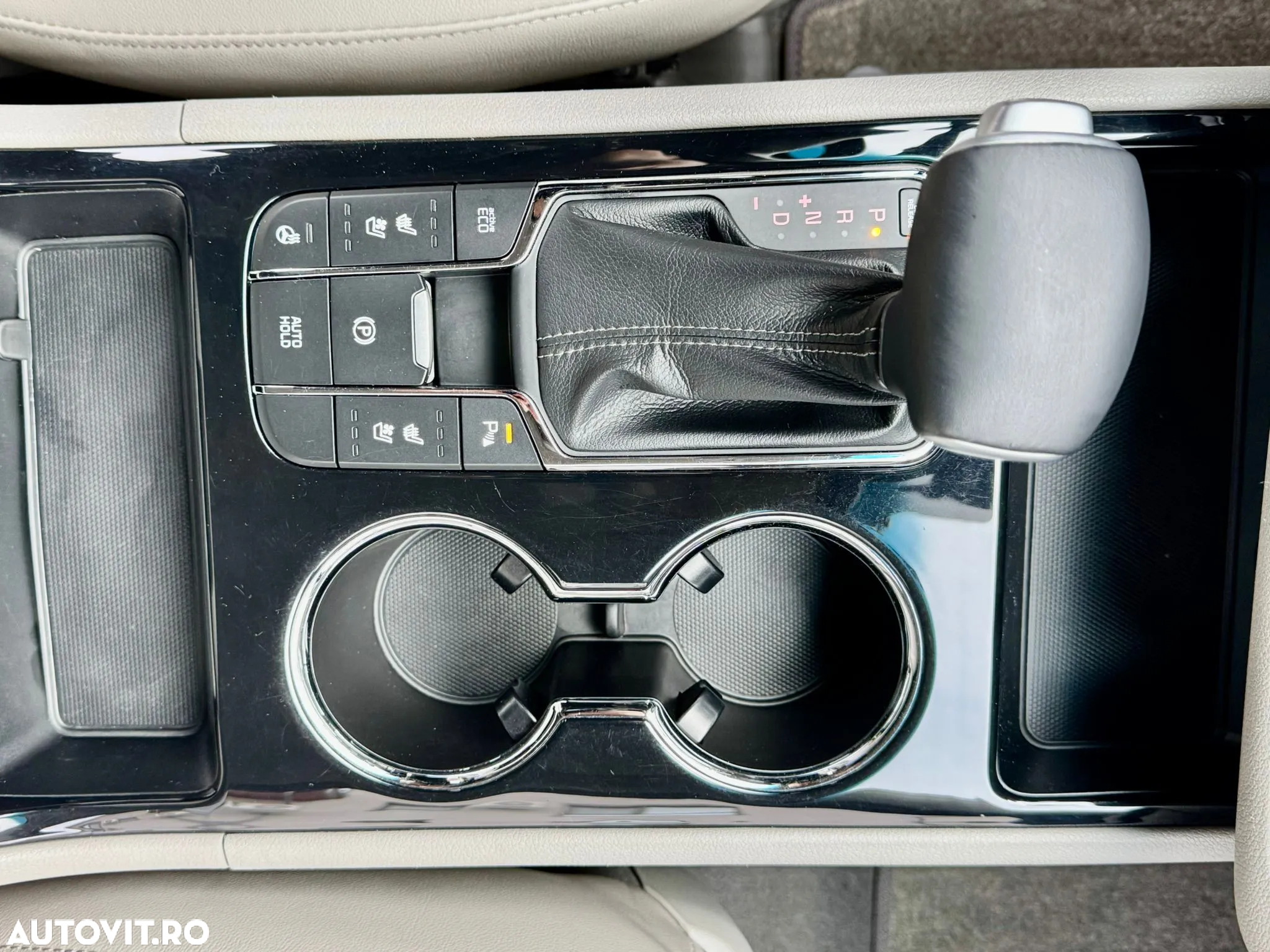 Kia Carnival - 23