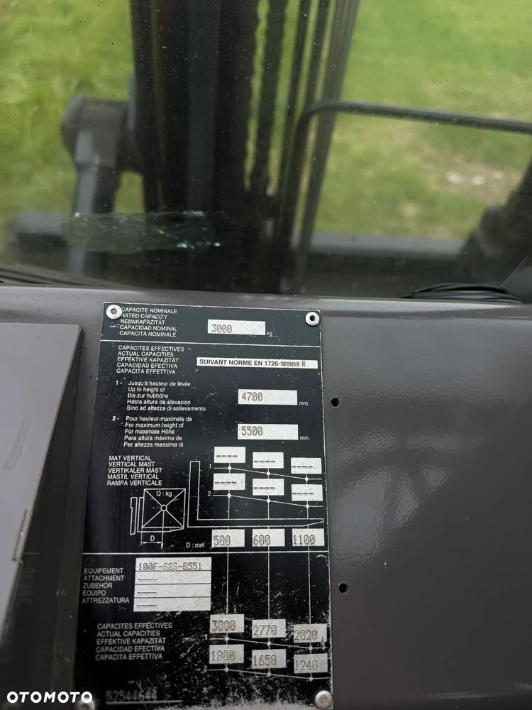 Manitou M30-4  Wózek Widłowy 4X4 TERENOWY na dużych kołach. 2000 mtg.  2017 rok. Maszyna Jak Nowa! Maszt zadbany bez luzu. z Norweskiego Gospodarstwa. Silnik PERKINS TURBO 90km. DEKRA Aktualna 2026 rok! 3 tony Udzwig! Posuw wideł Hydrauliczny! Jazda REWERS+4 biegi. Ani deka luzów czy wycieków! Zadbana Maszyna! Okazja. Podzespoły jak Nowe tłoczyska suche! 5,5 wys. podnoszenia. Rozbudowane oświetlenie. Wersja Norweska. Ogrzewana wentylowana Kabina. - 9