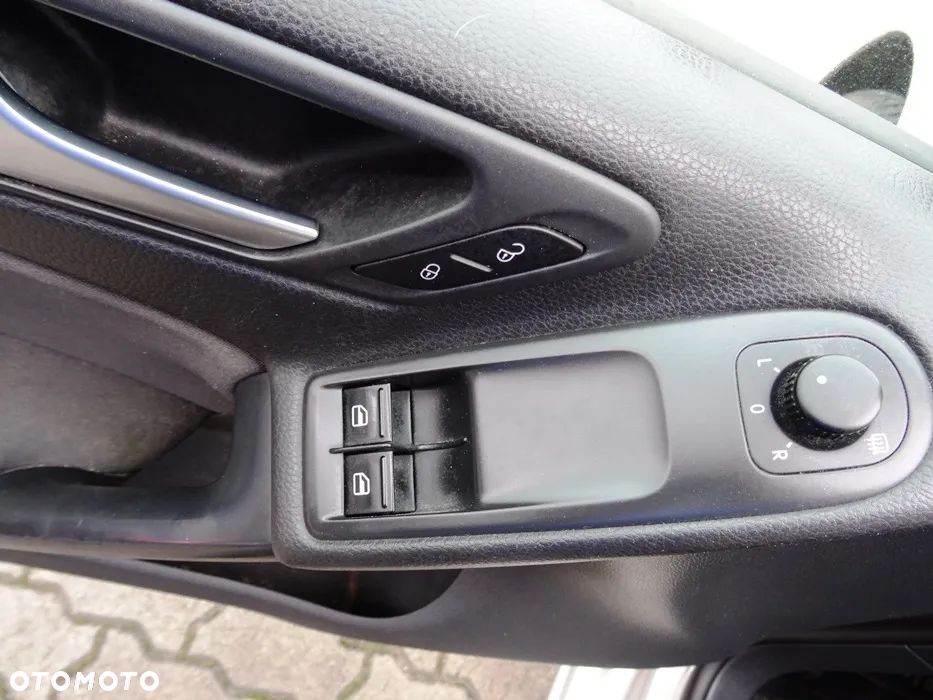 Volkswagen Golf VI 1.6 TDI Comfortline - 19