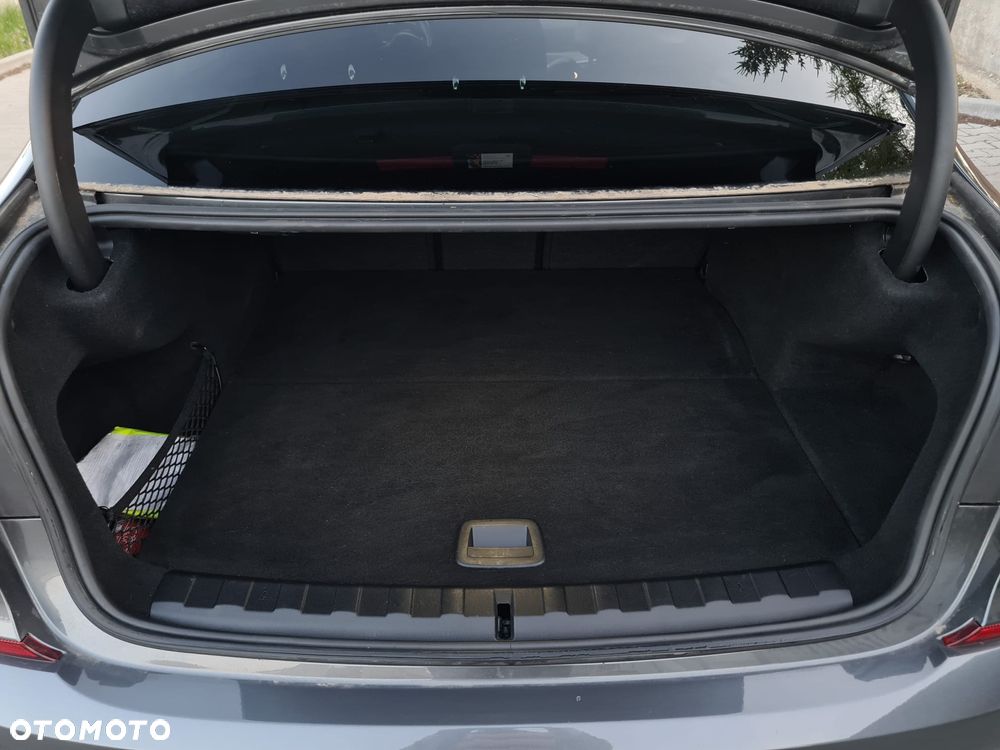 BMW Seria 3 330e M Sport - 25