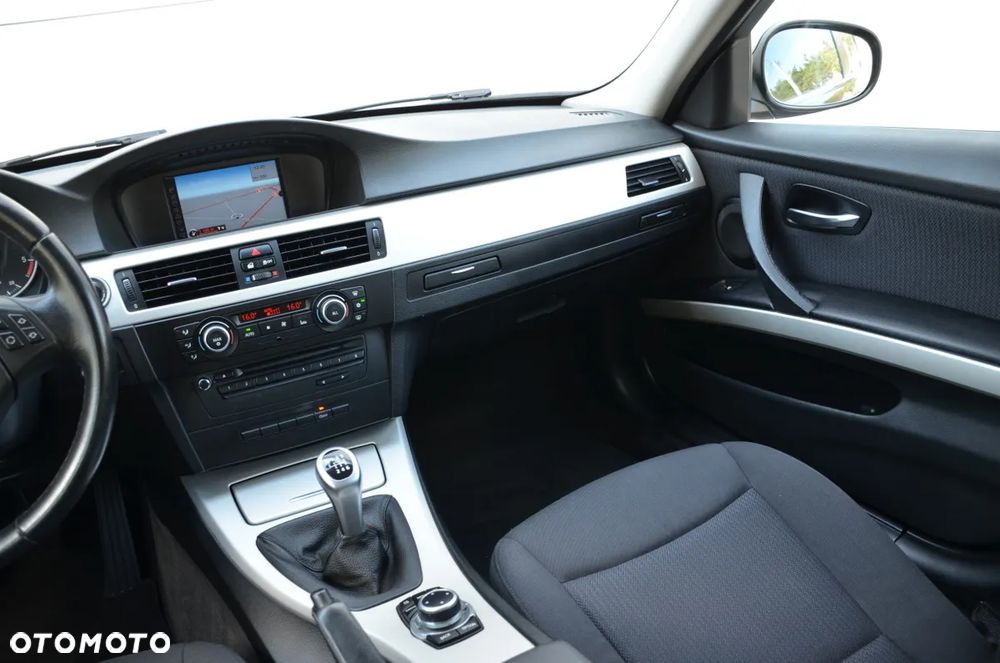BMW Seria 3 320d Efficient Dynamics - 30