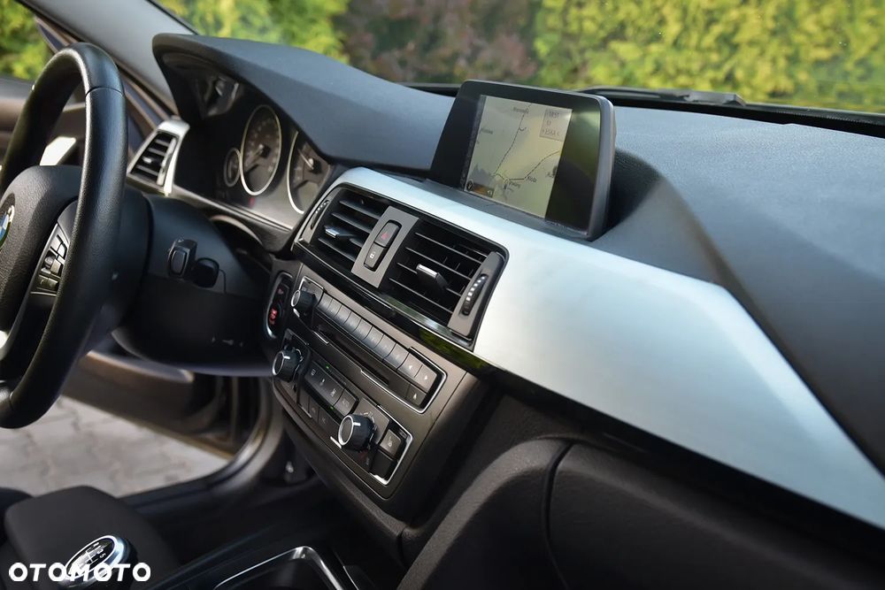 BMW Seria 3 318d Sport Line - 28