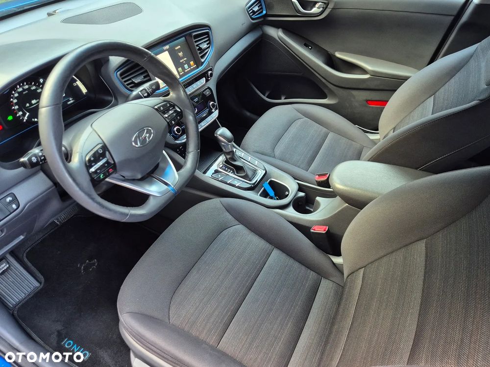Hyundai IONIQ - 17