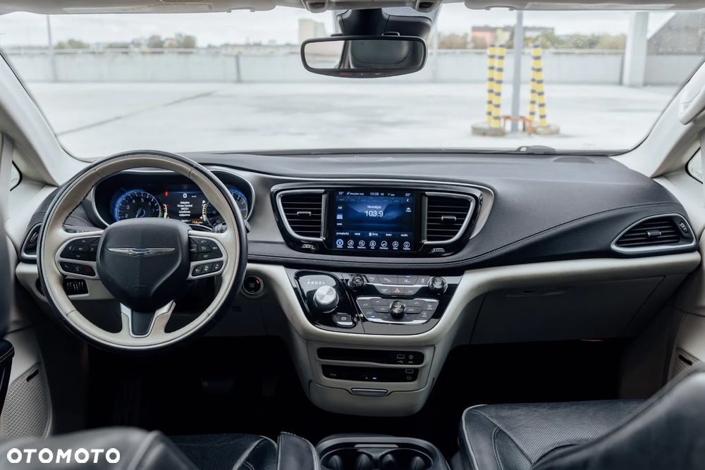 Chrysler Pacifica - 8