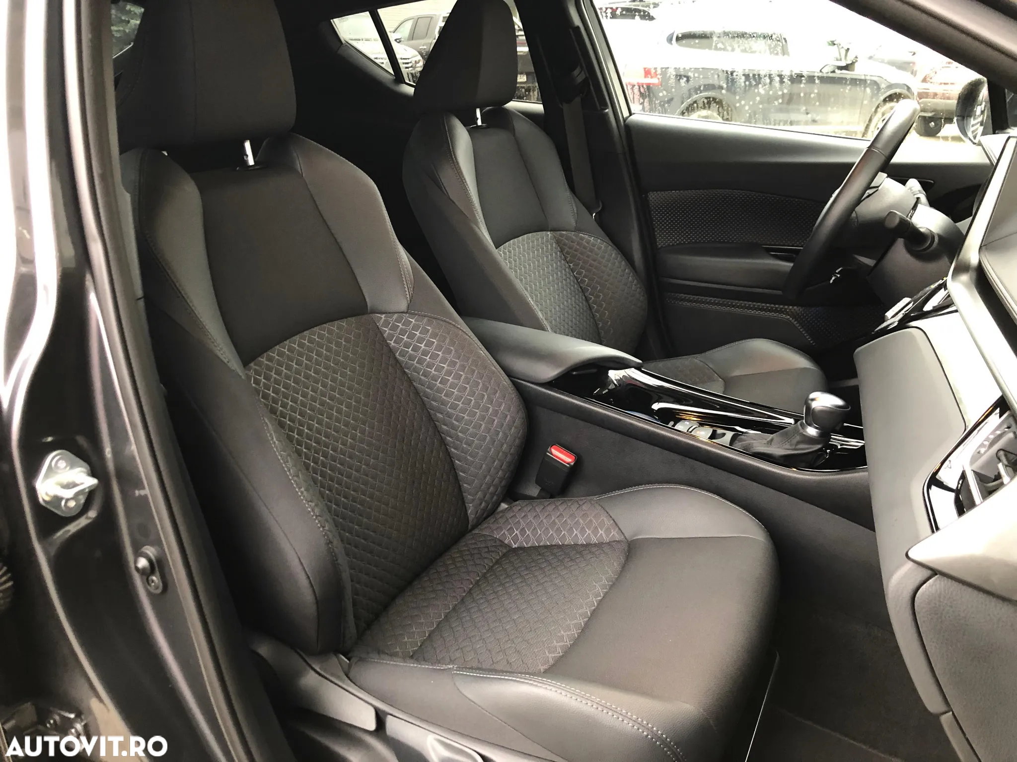 Toyota C-HR 1.8 HSD 122 CP 4x2 CVT Cult - 14