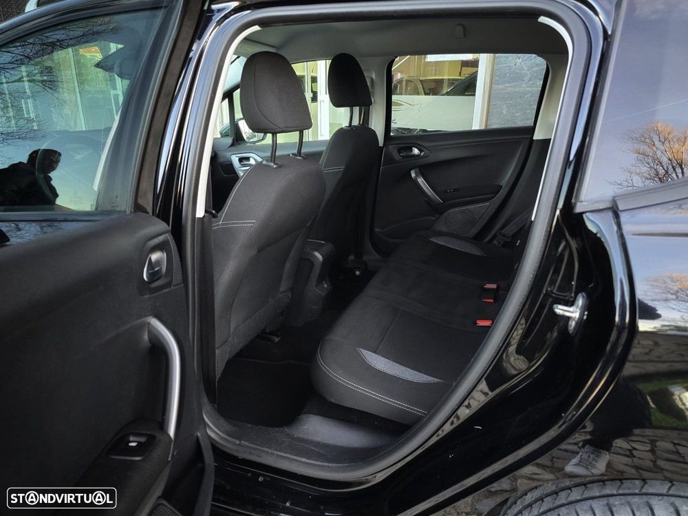 Peugeot 2008 1.2 PureTech Style - 21