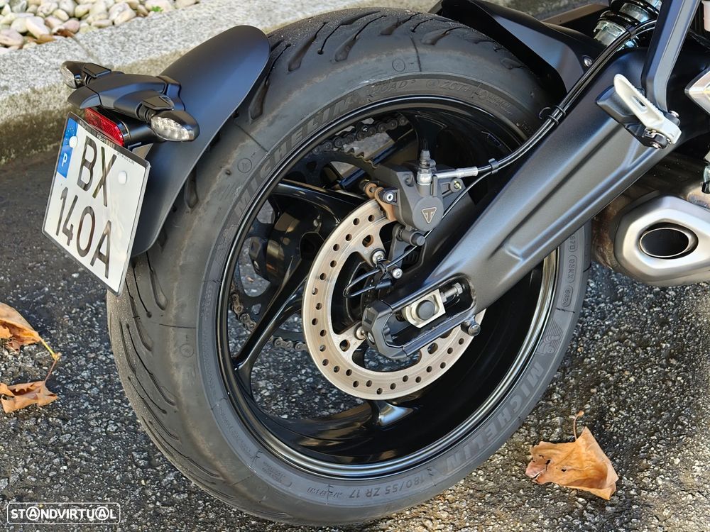 Triumph Trident 660 Cosmic Yellow - 19
