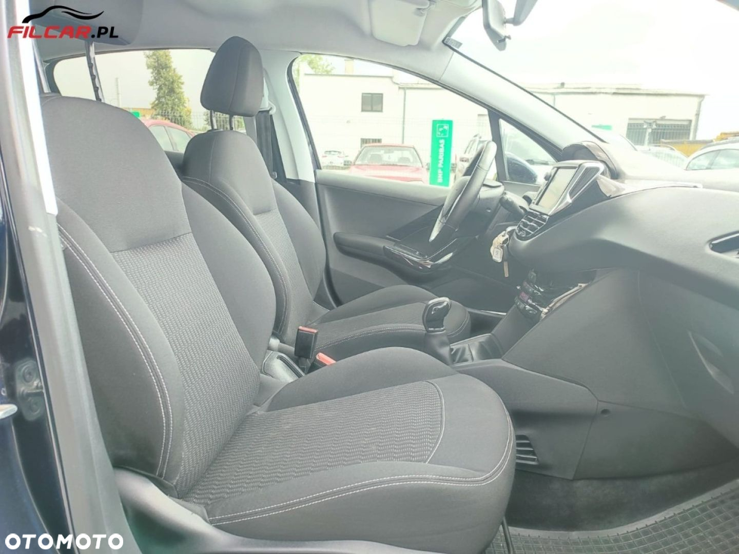 Peugeot 208 - 11