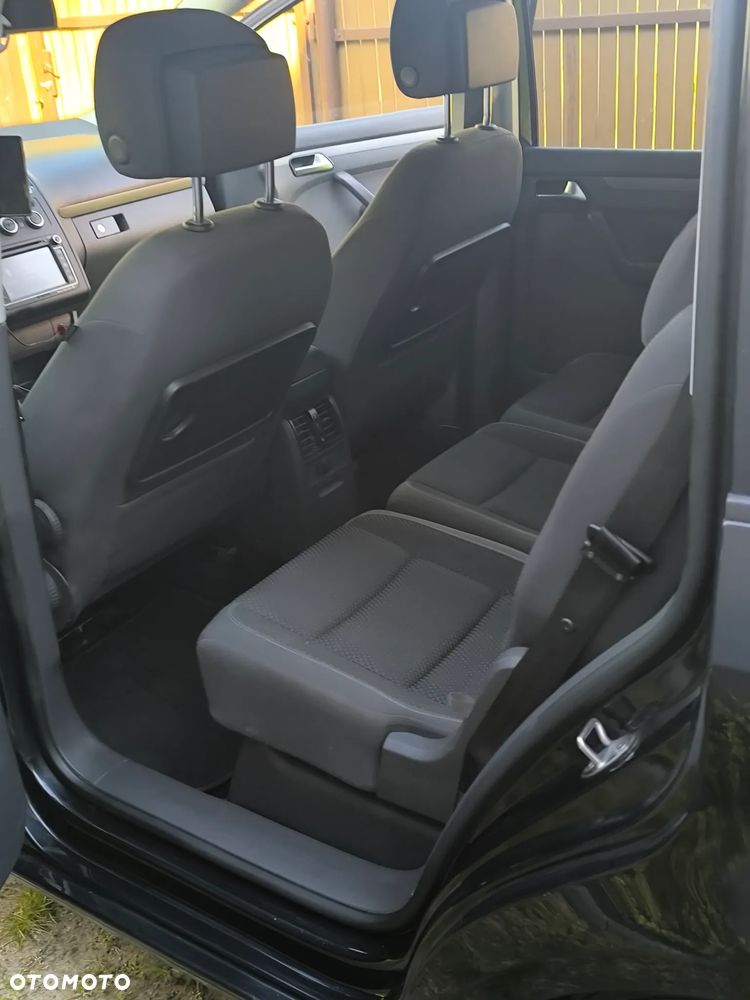 Volkswagen Touran - 11