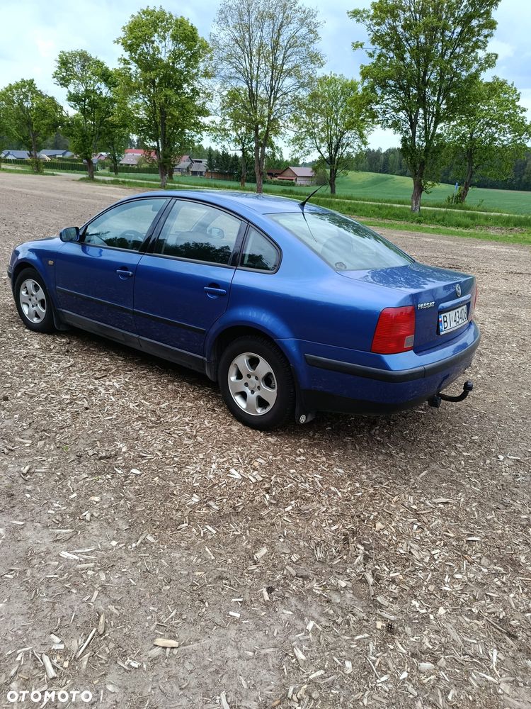 Volkswagen Passat 1.6 - 1