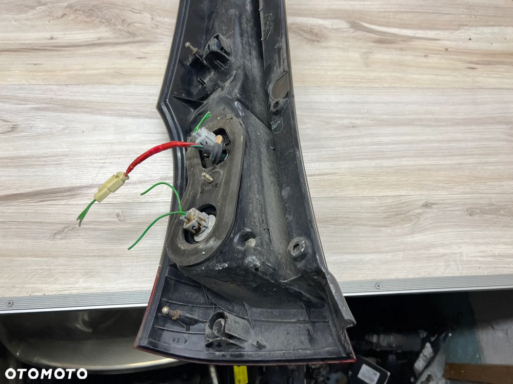 LAMPA TYLNA PRAWA MITSUBISHI GRANDIS - 6