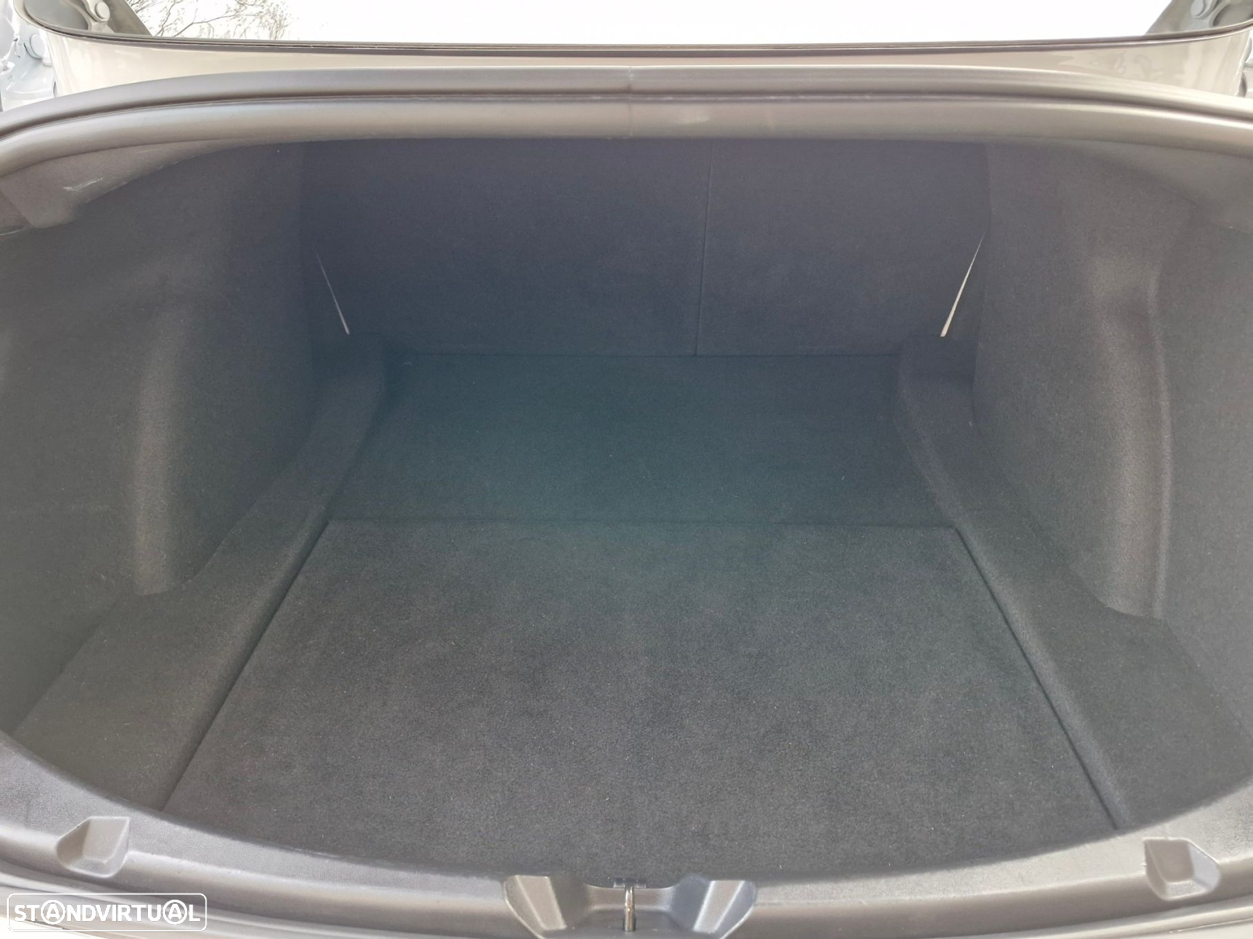 Tesla Model 3 Long-Range Dual Motor AWD - 38